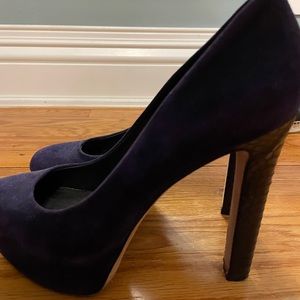 BRIAN ATWOOD blue-suede pump w/ croc embossed heel